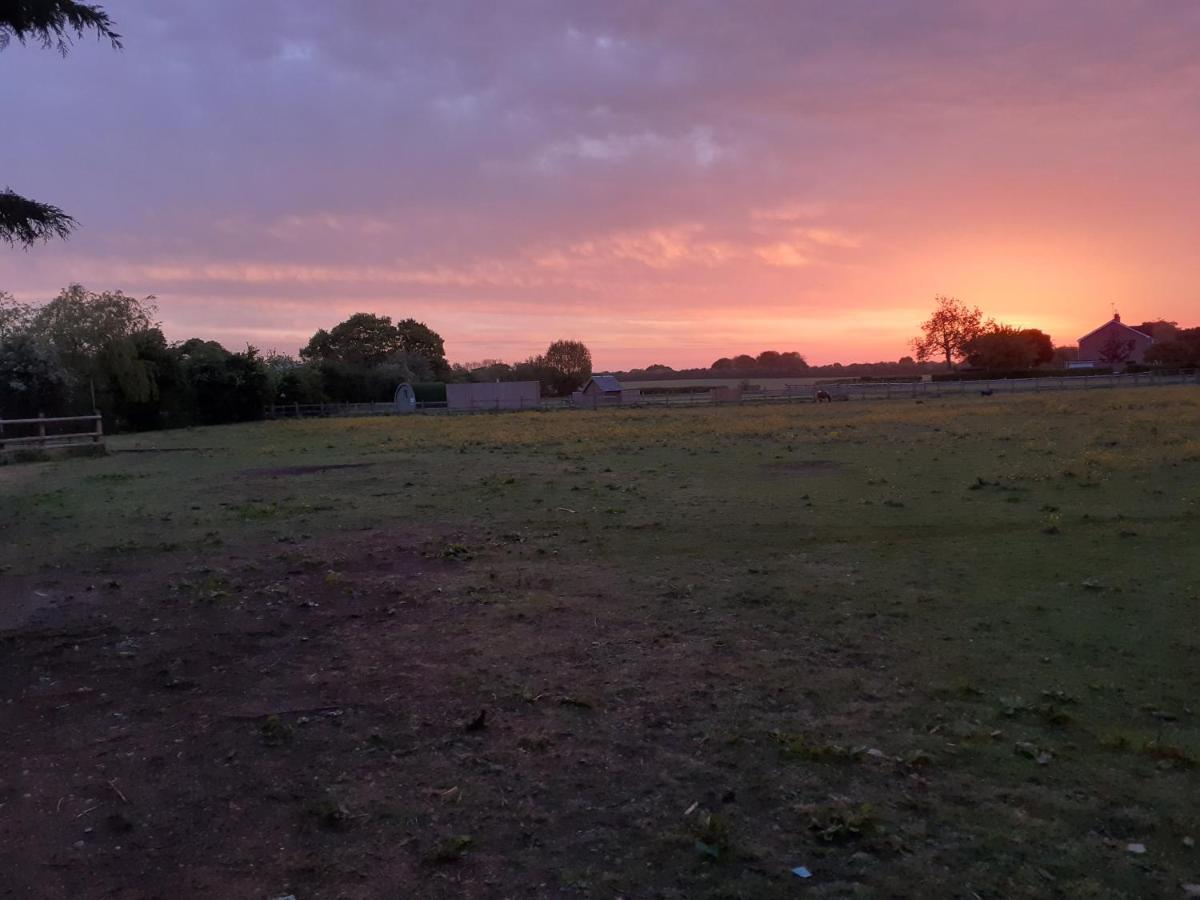 Glamping In Wiltshire The Green Knoll Is A Charm كيبنهام المظهر الخارجي الصورة